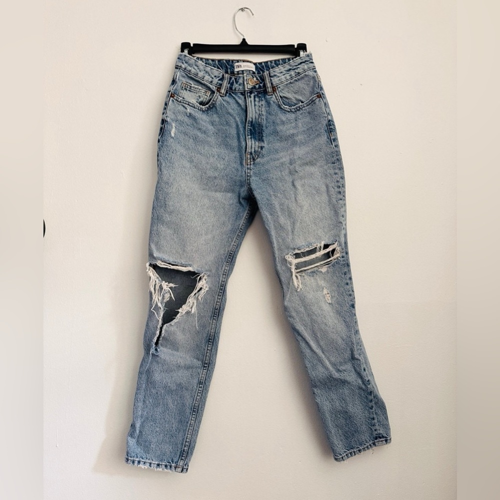ZARA RIPPED JEANS SIZE 4